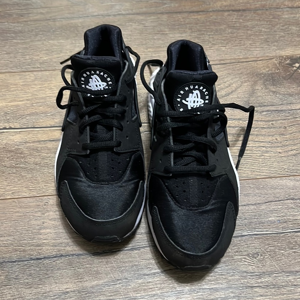 Nike black and white huarache